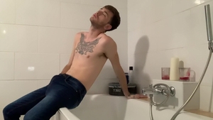 TXXXMStudios.com - British Jacob Daniels wanking in the bath