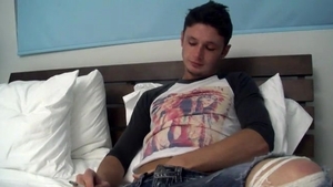 Boys-Smoking.com - Twink Damon Archer smoking in the bed