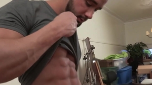 Maskurbate: Nailing plus attractive bodybuilder