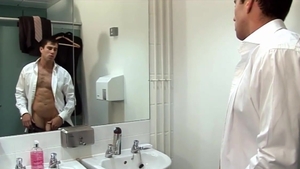 MenatPlay: Watch Alex Parry Please Himself in the Bathroom