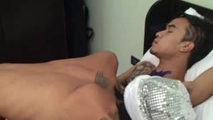 GayAsianNetwork: Gay Dang hard masturbating in the bed