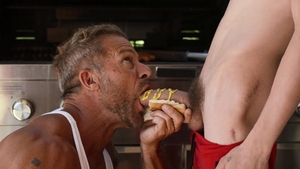 Men.com: Wet american 18 yr old Joey Mills rushes loud sex