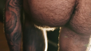 Men: Dann Worships Muscles, Licks Nipples of Hunky Papi