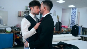 menatplay: Gay News Anchor's Dirty Secret