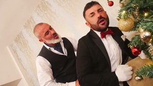 menatplay: Adam's Yuletide Delight: Buttery Butler's Bows
