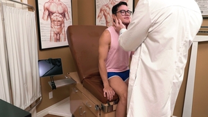 Big Dick Stretches College Twink Hole